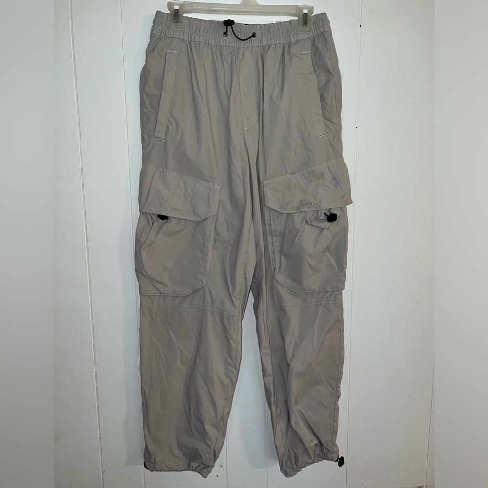 H&M, light gray, small.